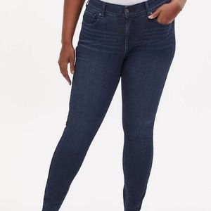 TORRID NWT 26T Lycra Bombshell Skinny Dark
